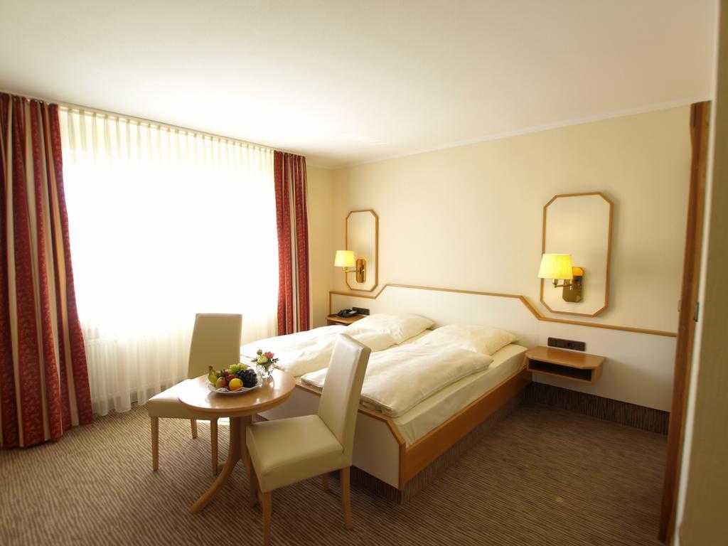 Hotel Landhaus Silbertanne Rotenburg an der Fulda Exterior photo